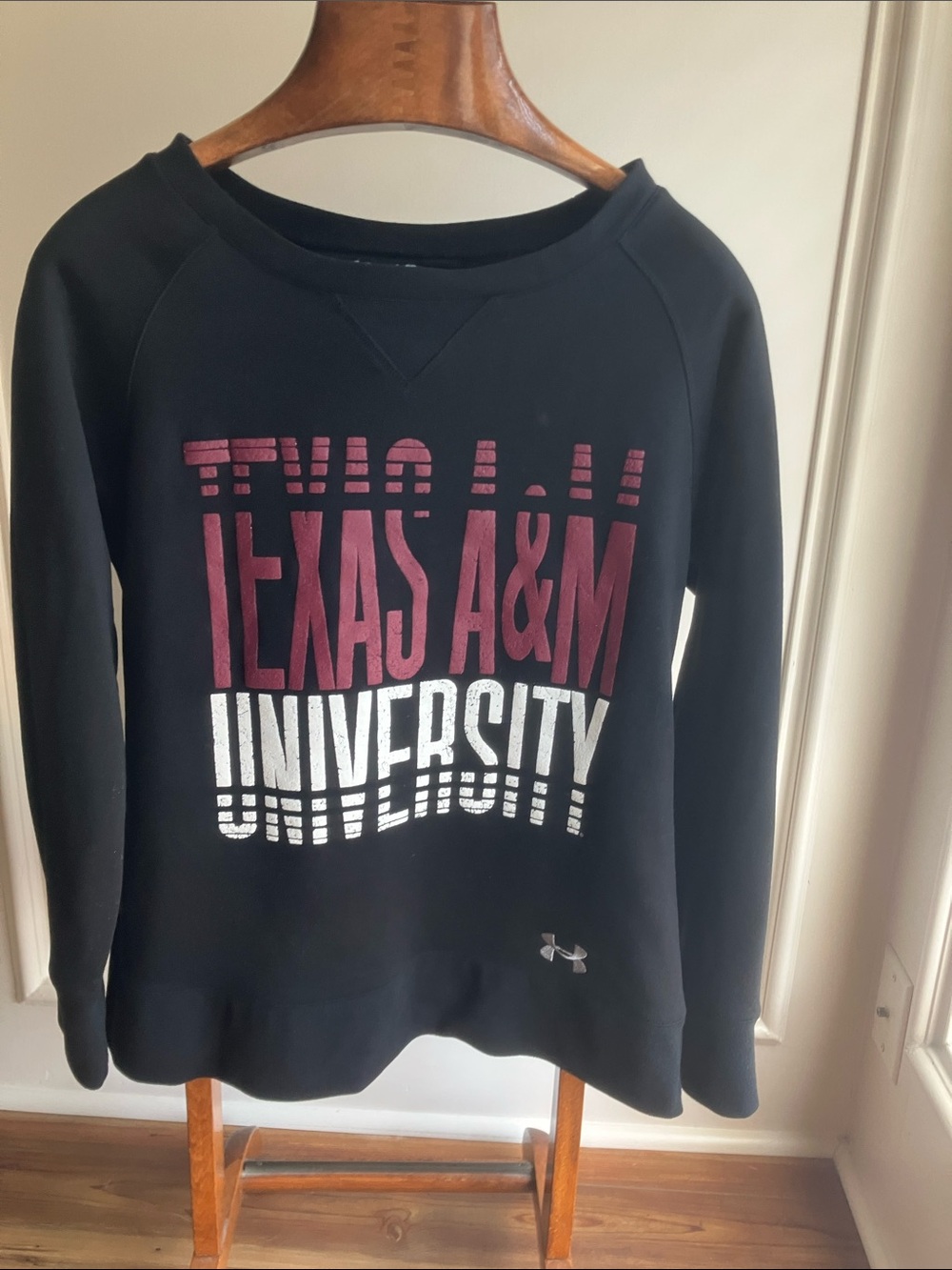 Under Armour Texas A&M Aggies Black Sweatshirt Women’s LG Boat Neck